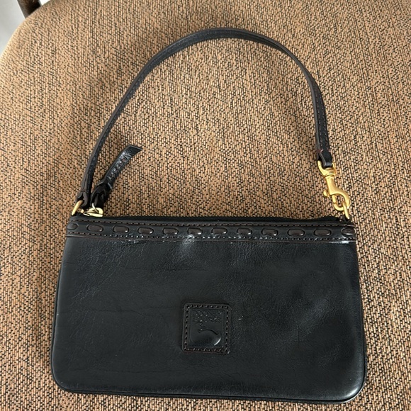 Dooney & Bourke small wristlet black with brown stitching in mint condition - Picture 7 of 9